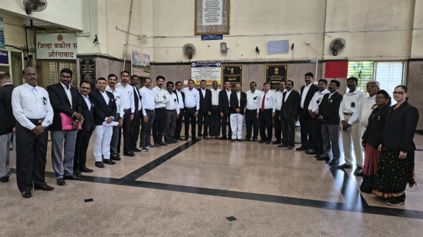 सरन्यायाधीशांवरील हल्ल्याच्या निषेधार्थ वकिलांचे काम बंद आंदोलन...!