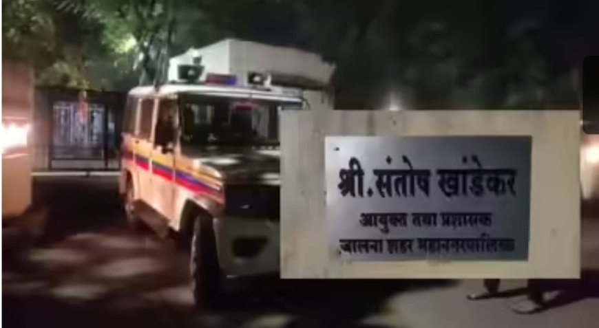 दहा लाखांची लाच घेताना मनपा आयुक्त अडकले...!