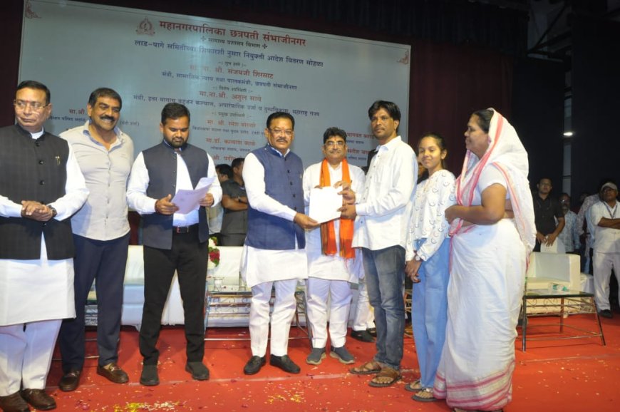 मसानजोगी व कब्रस्तानाचे खादीम यांना नोकरीत कायम करा - पालकमंत्री संजय शिरसाट