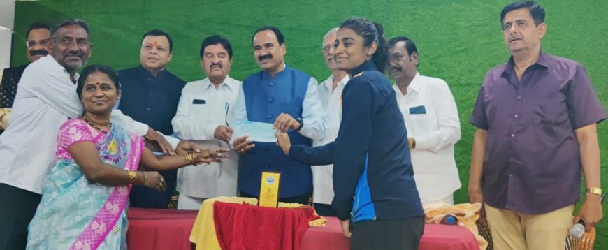स्पर्धेच्या युगात गुणवंत खेळाडूंना पाठबळ देण्याची गरज - अधिष्ठाता डॉ.शिवाजी सुक्रे