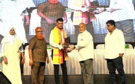 उर्दू दैनिकाचे संपादक इमरान बाहाशवान यांना पुरस्कार प्रदान करुन केला विशेष सन्मान...