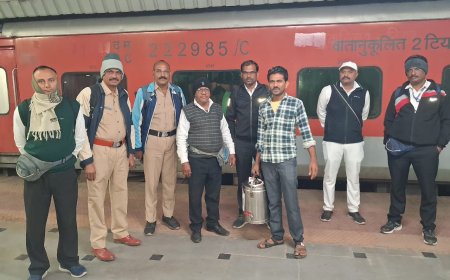 रेल्वेत अनधिकृत विक्री करणाऱ्या हाॅकर्सवर कार्यवाई...