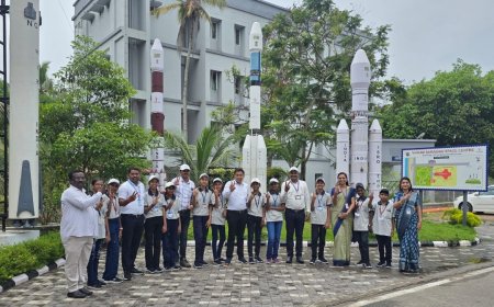 मनपाच्या विद्यार्थ्यांचा ESRO ला भेट देऊन विक्रम, मनपा आयुक्तांना पाठवली राॅकेटची प्रतिकृती...