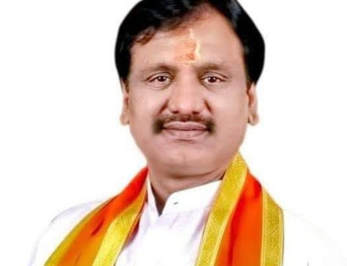 अंबादास दानवेंनी घेतली आत्महत्या केलेल्या महीला डॉक्टरच्या कुटुंबाची भेट...