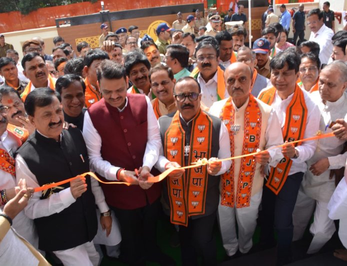 दिमाखदार सोहळ्यात मुख्यमंत्री देवेंद्र फडणवीस यांच्या हस्ते भाजपाचे विभागीय कार्यालयाचे उद्घाटन संपन्न...