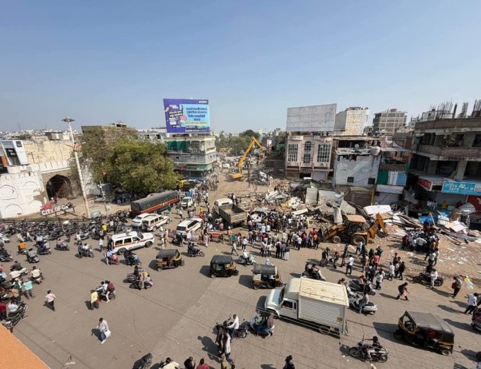 शहरात पुन्हा पैठण गेट येथून अतिक्रमण हटविण्याची कारवाई सुरू, 118 दुकाने निष्कासित...