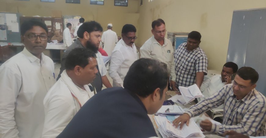 औरंगाबाद पदवीधर मतदारसंघ निवडणुकीसाठी शेवटच्या दिवशी मतदार नोंदणीसाठी गर्दी...