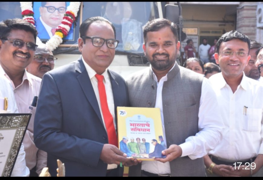महापालिकेच्या वतीने संविधान उद्देशिकेची रथयात्रेतून मिरवणूक व वितरण...