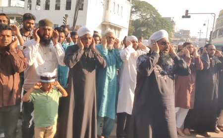 सामुहिक आजान देत काळा दिवस पाळला...