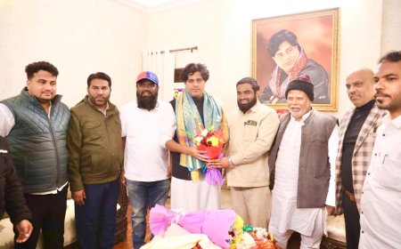 महापालिका निवडणुकीच्या तिकीटासाठी खासदार इम्रान प्रतापगडी यांच्याकडे साकडे...