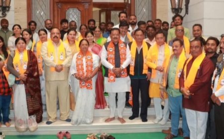 आंबेडकरी चळवळीतील नेते मिलिंद दाभाडे यांचा कार्यकर्त्यांसह शिवसेनेत प्रवेश...