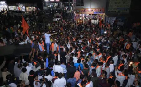 शहरात शिवसेनेची भव्य मशाल रैली, आमदार आदित्य ठाकरे यांची सरकारवर टीका...