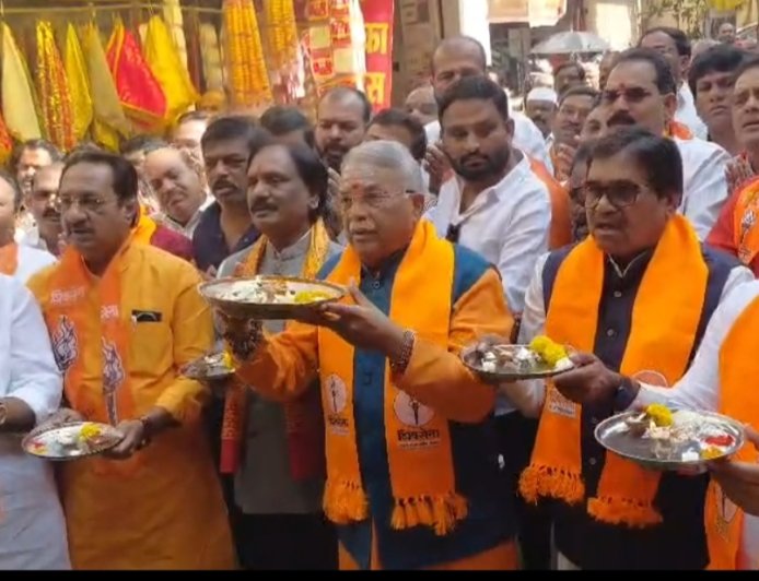 उध्दव सेनेच्या वतीने भगवा शौर्य दिनानिमित्त महाआरती...