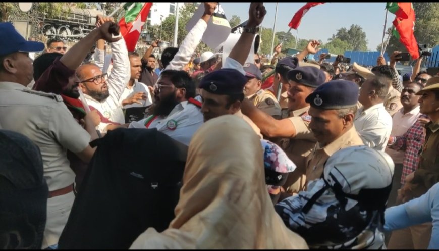 एसडिपियचा उर्दू फलकावरुन रेल्वे स्थानकावर राडा,  उर्दू भाषा संपवण्याचा भाजपावर आरोप...