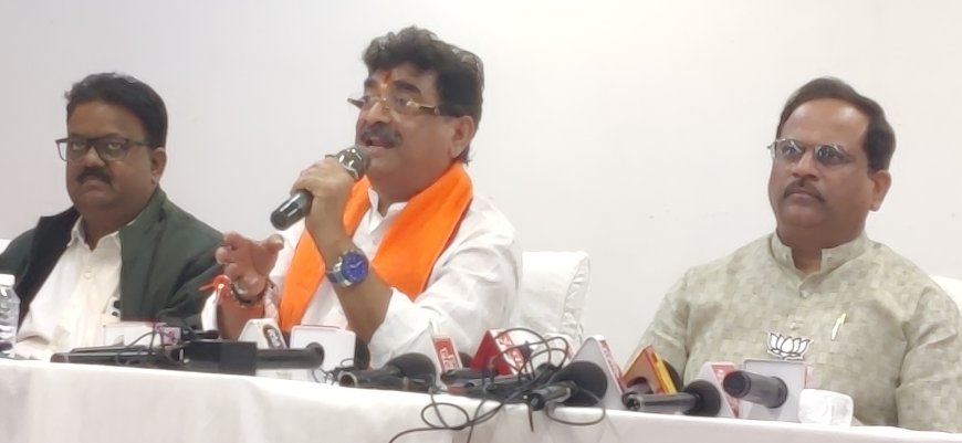 विकास आराखड्यात प्राचिन मंदीर बाधित करण्याचा प्रयत्न, अधिका-यांची चौकशी करण्याची संजय केनेकर यांची मागणी ...