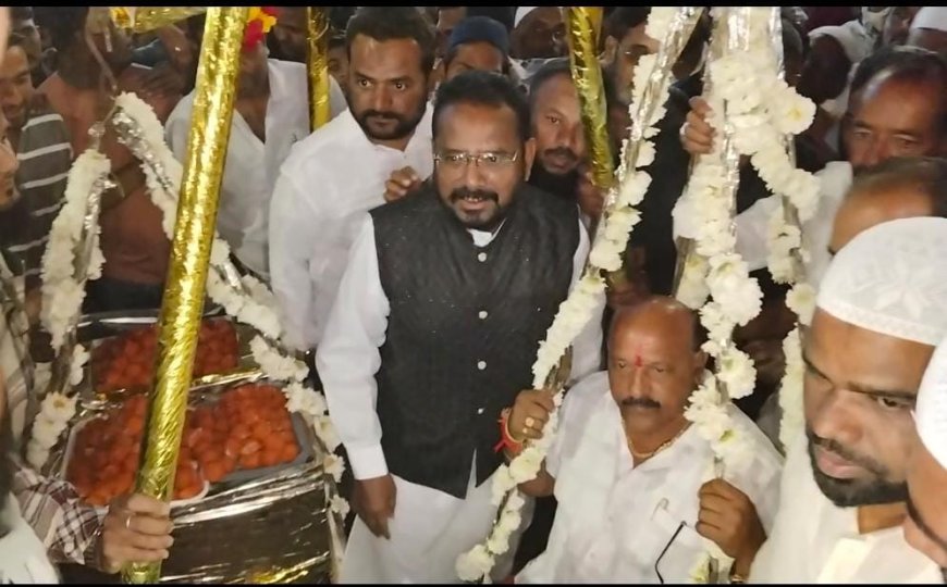 किराडपुरा येथे फुलंब्रीचे नवनिर्वाचित नगराध्यक्षांची लाडूतूला, काँग्रेसचे इब्राहीम पटेल मनपा निवडणुकीच्या मैदानात...