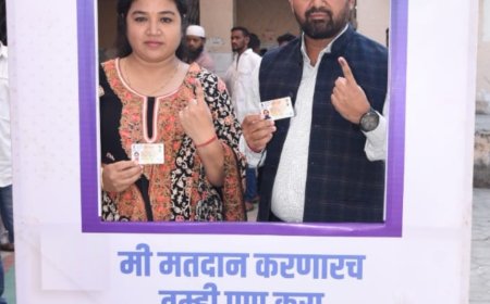 मनपा आयुक्त जी श्रीकांत यांनी परिवारासह बजावला मतदानाचा हक्क...