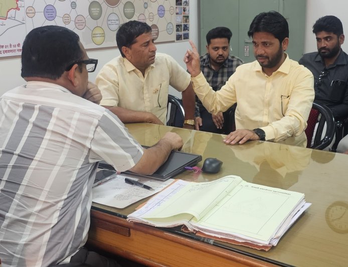 नगरसेवक अजहर पठाण लागले कामाला, ड्रेनिजचे प्रलंबित कामे मार्गी लागणार...