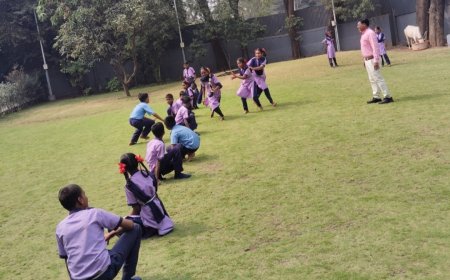 महापालिकेच्या विद्यार्थ्यांचा आयुक्तांच्या जलश्री निवासस्थानी रंगला खो-खोचा खेळ...