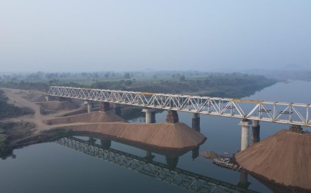 तापी नदीवरील महत्त्वाच्या पुलाचे यशस्वी गर्डर लाॅंचिंग...अभियंत्यांना सलाम...