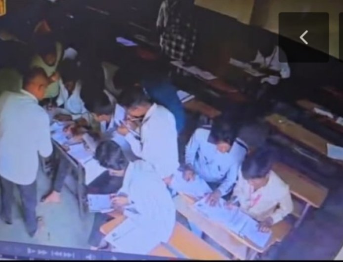 बारावीची परीक्षा सुरु, सामुहिक काॅपी करताना सिसिटीवीत कैद, 19 जणांविरुद्ध पथकाची कारवाई...
