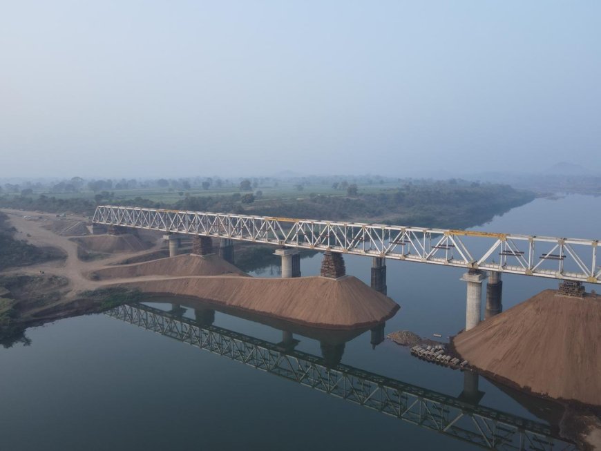 तापी नदीवरील महत्त्वाच्या पुलाचे यशस्वी गर्डर लाॅंचिंग...अभियंत्यांना सलाम...