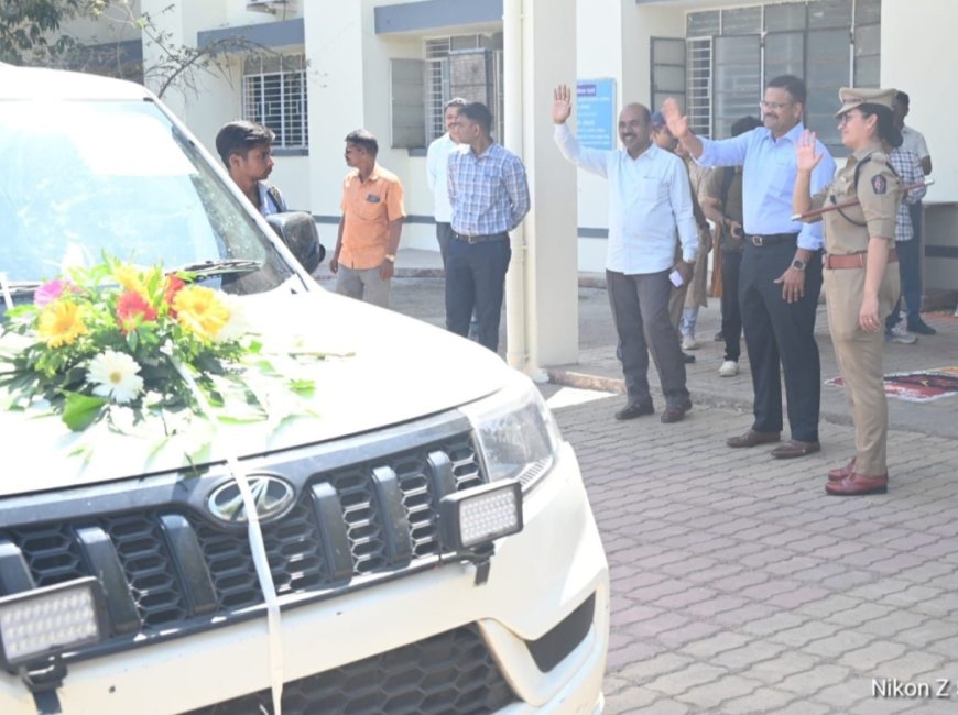 कर्तव्यपूर्तीचा सन्मान, ग्रामीण पोलीस दलातील सेवानिवृत्त अधिकाऱ्यांना सजवलेल्या वाहनातून भावपूर्ण निरोप...