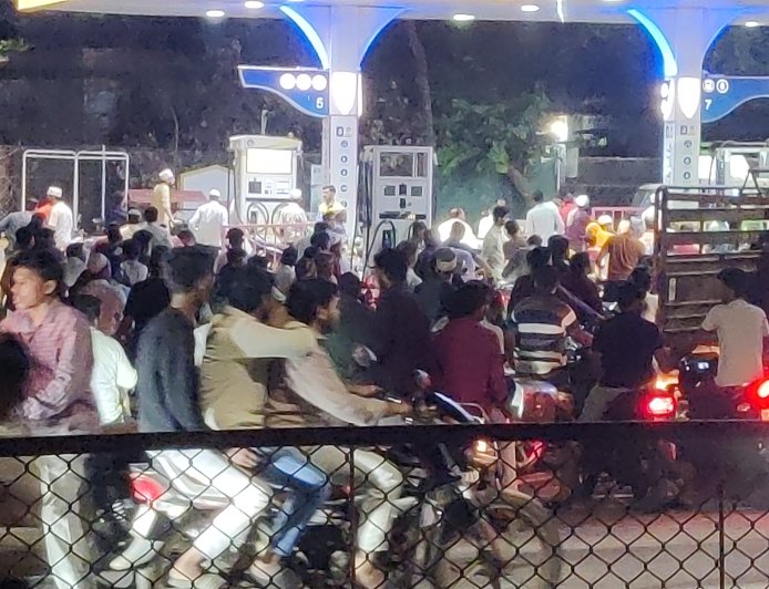 इज्राईल-इराण युध्दाचे भारतावर परिणाम, छत्रपती संभाजीनगर शहरातील पेट्रोल पंपावर गर्दी...
