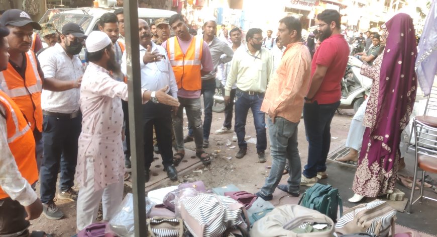 शहागंज ते सिटी चौक रस्त्यावरील हाॅकर्सवर कारवाई सुरू, उद्यापासून रस्त्यावर हातगाडीवर व्यवसाय केला तर सामान जप्त होणार...