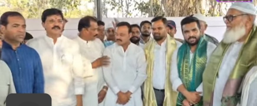 महापौर, विरोधीपक्षनेते यांनी ऐतिहासिक छावणी ईदगाहची केली पाहणी...