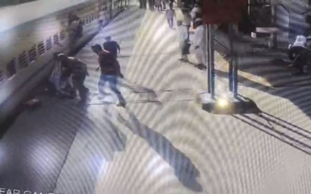 परभणी रेल्वे स्थानकावर आरपीएफ जवानाने प्रवाशाचा जीव वाचवला...!