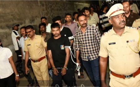 गँगवाॅर विरुध्द शहर पोलिसांची कडक कारवाई, गोळीबार करणाऱ्या आरोपींची काढली धिंड...!