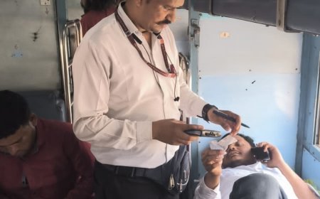 रेल्वेत विनातिकीट प्रवास करणाऱ्या विरोधात मोहीम, 4.65 लाखांचा दंड वसूल...