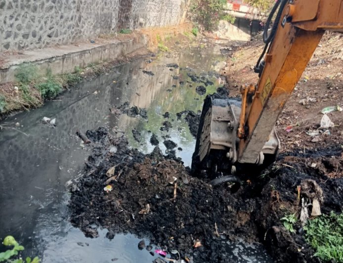 नालेसफाई व कचरा व्यवस्थापन कामांची पाहणी, तात्काळ कामांना सुरुवात...