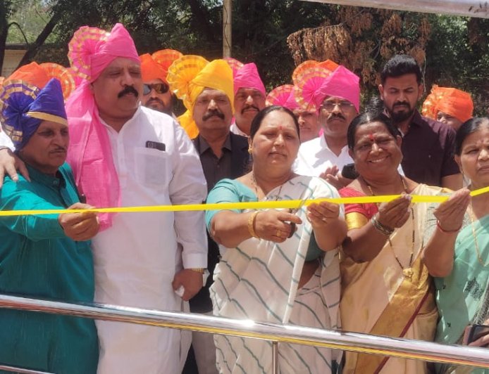 नंदनवन काॅलनीत महात्मा ज्योतिबा फुले यांच्या स्मृतीस्तंभाचे लोकार्पण...