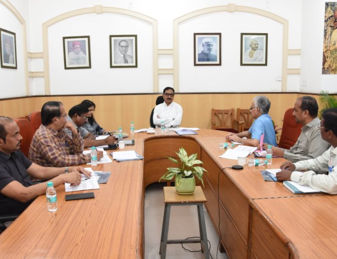 महसूल प्रबोधिनीचा विभागीय आयुक्तांकडून सविस्तर आढावा...