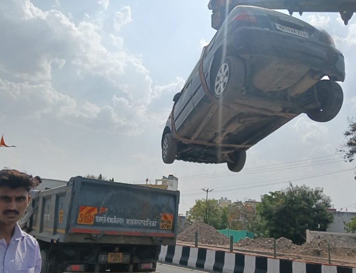 बेवारस वाहनांविरुध्द मनपाची कार्यवाही, 8 वाहने जप्त 7 वाहनांना दंड...