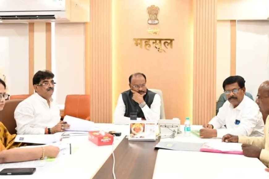म्हाडाच्या वसाहतीच्या प्रश्नांवर महसूलमंत्र्यांनी घेतली आढावा बैठक, संजय केनेकर यांचा पुढाकार...!