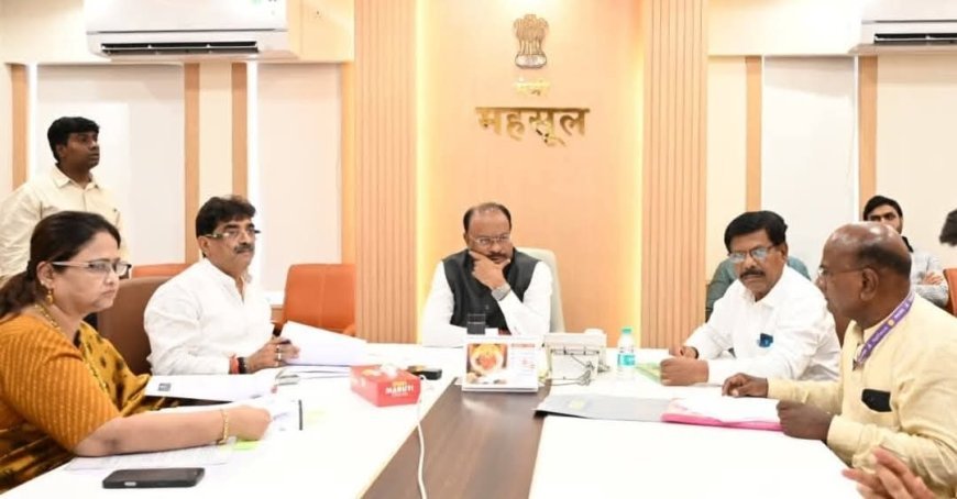 म्हाडाच्या वसाहतीच्या प्रश्नांवर महसूलमंत्र्यांनी घेतली आढावा बैठक, संजय केनेकर यांचा पुढाकार...!
