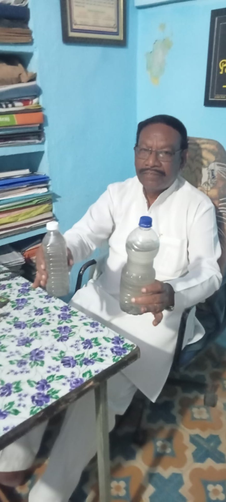 आंबेडकर नगर परिसरात नळाला दुर्गंधीयुक्त पाणी, नगरसेवकांनी लक्ष देण्याची गरज...!