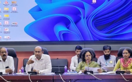 मतदार यादी पुननिरीक्षण कार्यक्रम, आपल्या घरी येणा-या मतदान केंद्र स्तरीय अधिका-यांना माहिती द्यावी - सरिता चौधरी