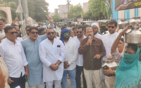 इस्लाम पार्टीचे शहरात पहीले आंदोलन पाण्यासाठी, रिकामे हंडे घेऊन महीला रस्त्यावर...!