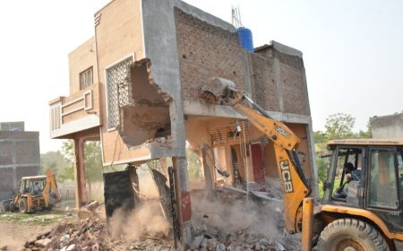 मतीन पटेल यांच्या मालमत्तेवर बुलडोझर कारवाईने शहराचे राजकारण तापले, 3 मालमत्ता 2 तासात जमीनदोस्त...!