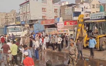 किराडपुरा, आझाद चौक रस्ता बाधित रेती, खडी विटा विक्रेत्यांवर मनपाची कार्यवाई...!