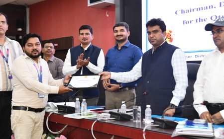 शेतकऱ्यांना वेळेत पीककर्ज वाटप करावे - जिल्हाधिकारी विनय गौडा जी.सी.