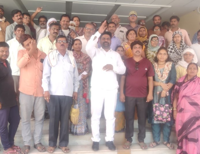 पंतप्रधान आवास योजनेच्या घरासाठी जाचक अटी रद्द करा, आझाद समाज पार्टी व वंचित अक्रामक...
