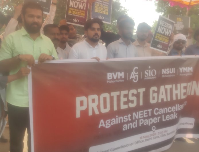 नीट परीक्षेत पेपर लिक प्रकरणाच्या निषेधार्थ केले आंदोलन...!