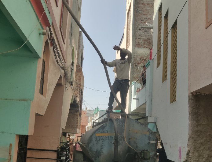 जटवाडा रोडवर पाणीबाणी सुरू, खाजगी टँकर लाॅबीची मनमानी, कोठे आहे मनपाचा टँकर...!