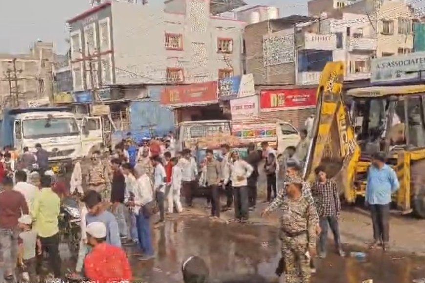 किराडपुरा, आझाद चौक रस्ता बाधित रेती, खडी विटा विक्रेत्यांवर मनपाची कार्यवाई...!