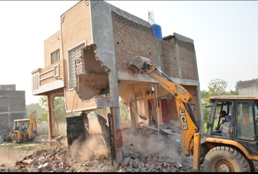 मतीन पटेल यांच्या मालमत्तेवर बुलडोझर कारवाईने शहराचे राजकारण तापले, 3 मालमत्ता 2 तासात जमीनदोस्त...!
